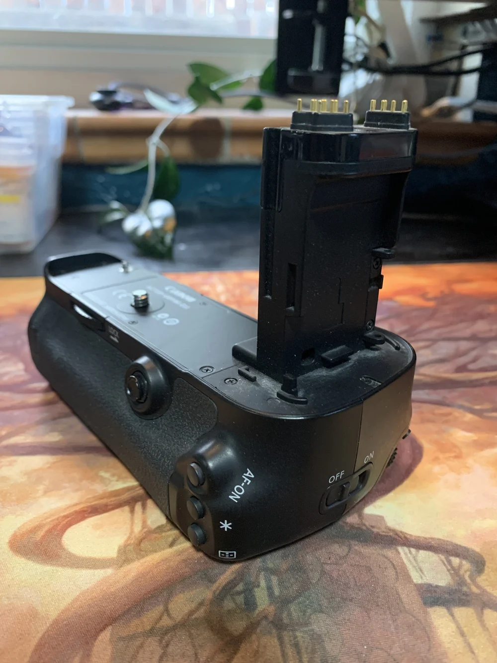 Canon BG-E11 Battery Grip for EOS 5D Mark III, 5DS, & 5DS R Battery Extender